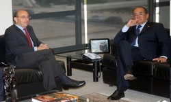 Ministro Gilmar Mendes em conversa com o embaixador da Itália no Brasil