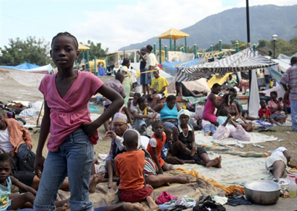 Desabrigados no Haiti. Foto: Julien Tack/AFP
