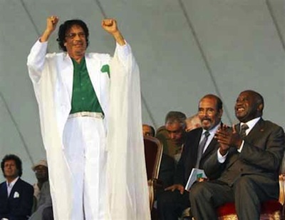 Khadafi com Gbagbo, ditador dos Camarões