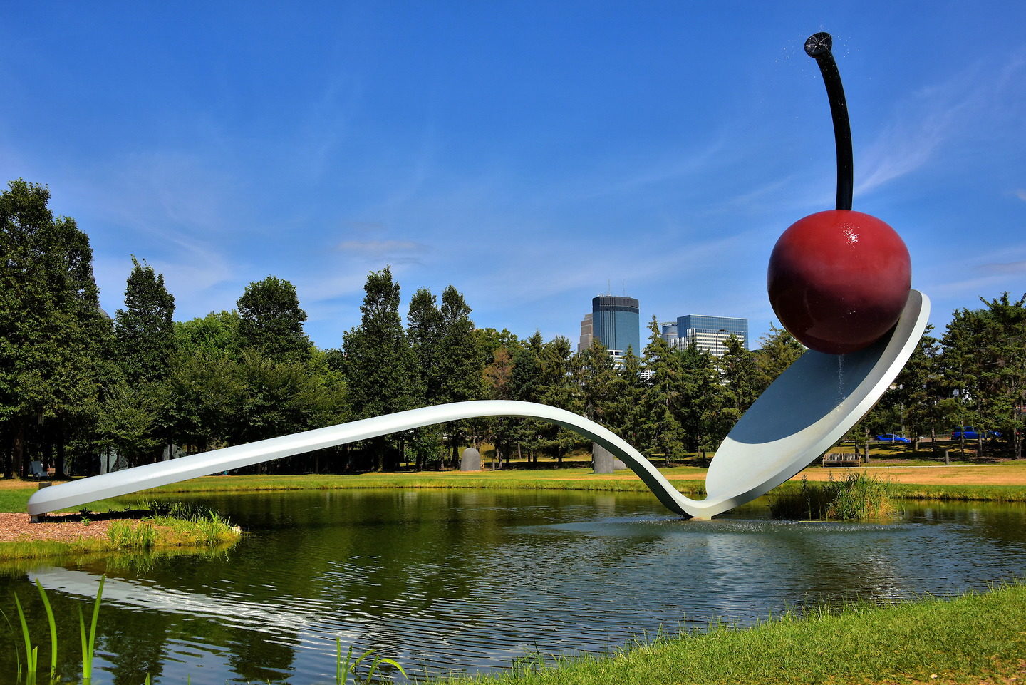 Minnesota-Minneapolis-Spoonbridge-Cherry-Sculpture-Oldenburg-1440×961