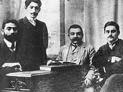Azizbekov, Melikov, Akhundov e Rasulzadeh, fundadores do "Hummet" (o Partido Social Democrata Muçulmano)