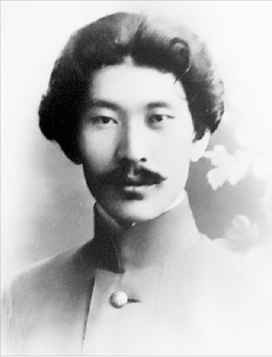 Jelbék-Dorzhí Rinchínovich Rinchinó, revolucionário bolchevique mongol e professor na Universidade Comunista dos Trabalhadores do Oriente