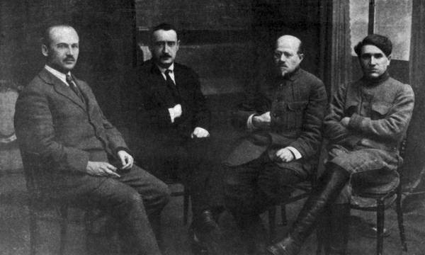 Mirsaid Sultan-Galiev e comissários do Narkomnats em 1923