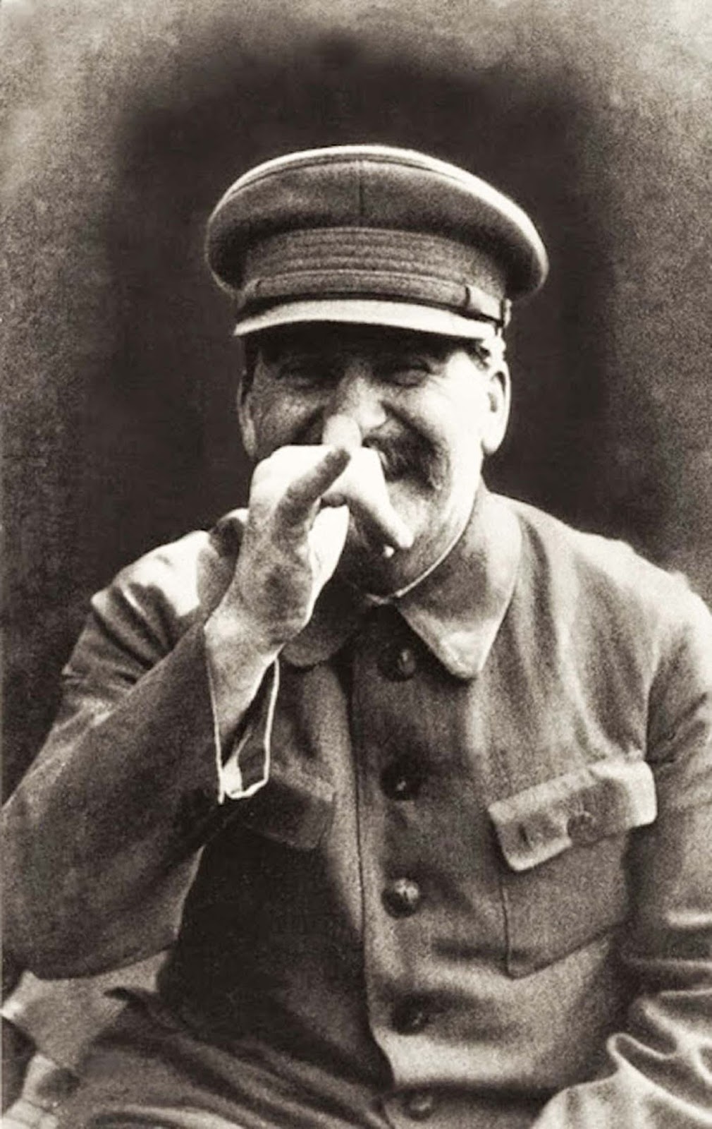 Stálin fotografado por seu chefe de segurança, Nikolái Sídorovich Vlásik, em data desconhecida