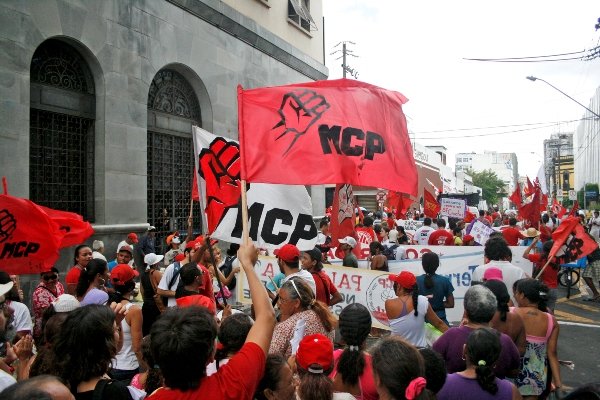 A marcha prossegue pelo Centro do Rio. (Fotografia levantefavela.wordpress.com) 