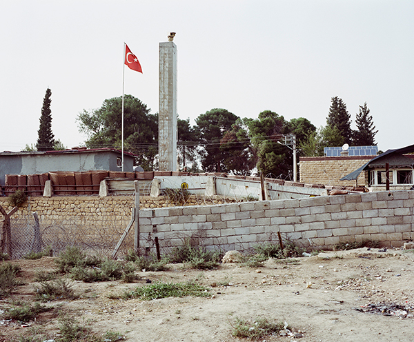 A fronteira turco-síria fechado na cidade do norte da Síria de Dirbes Spi.