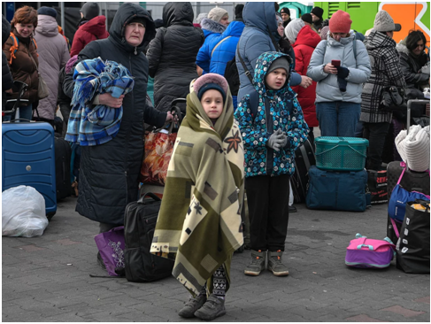 Refugiados ucranianos emPrzemys, cidade polaca. Foto de Louisa Gouliamaki. AFP via Getty Images.