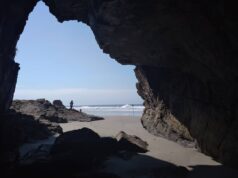 Ilha do Mel Dentro da gruta.